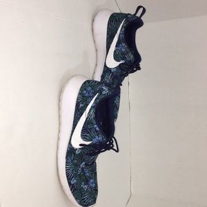 Nike Roche one print, men’s size 8 1/2.